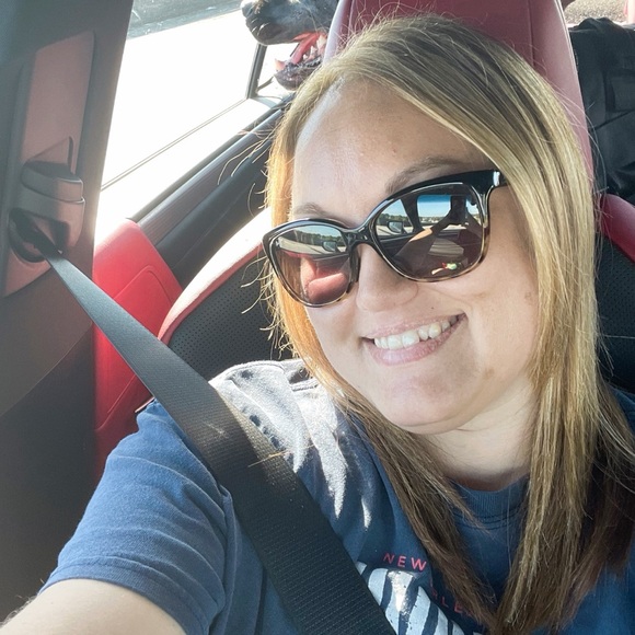 Meet your Posher, Alyssa - Picture 5 of 7